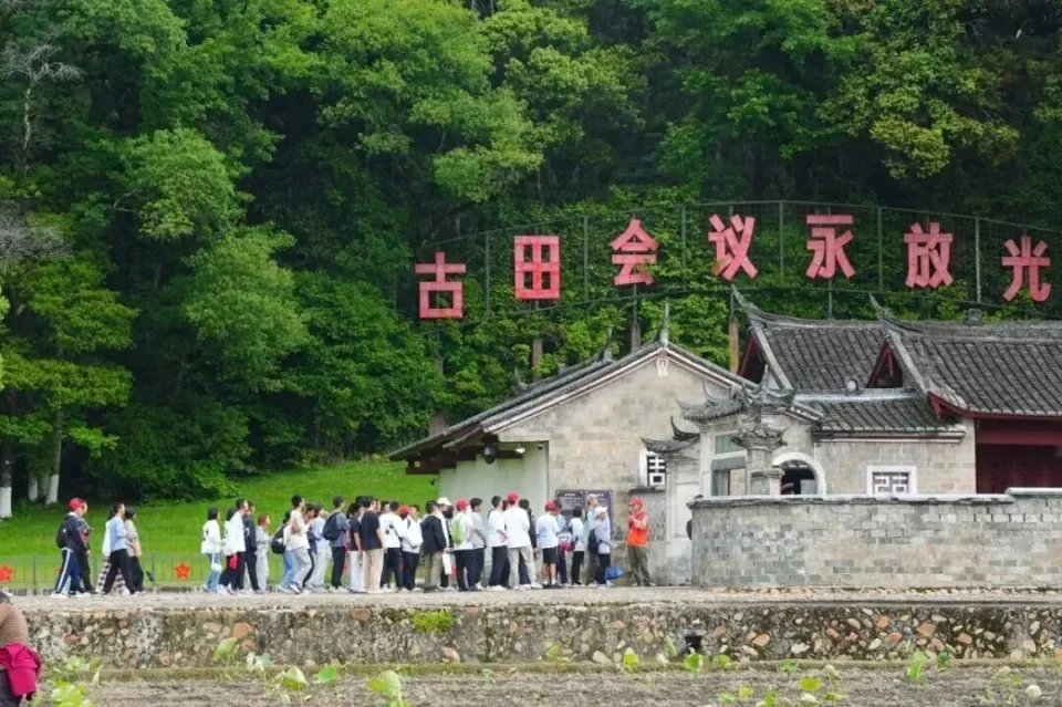 扣好正确政绩观的“第一粒扣子”（思想纵横）